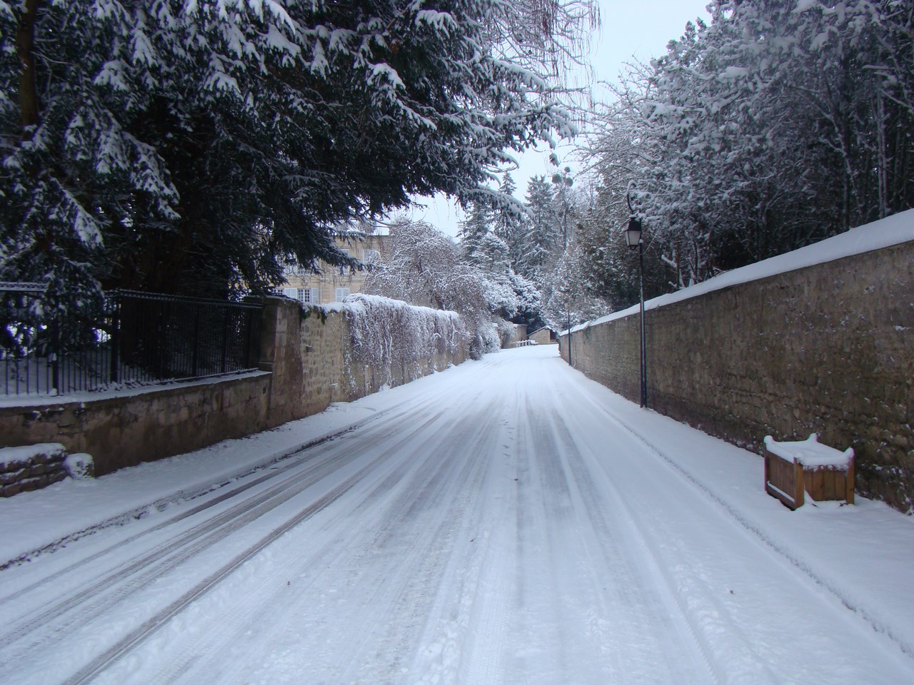 Rue Monseigneur Dauger et Château